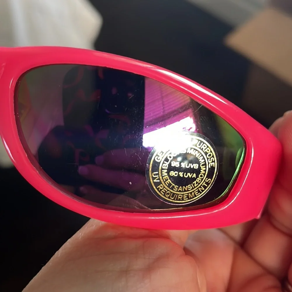 Kids hot pink sunglasses IOP